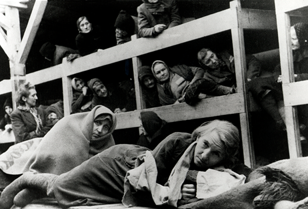 Женщины в бараках в Освенциме, январь 1945 года