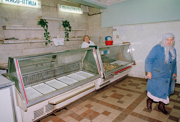 Пустые полки магазинов в центре Москвы. Октябрь, 1991 год