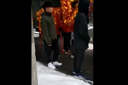 В Казахстане возмутились разгуливавшими по улице китайскими студентами