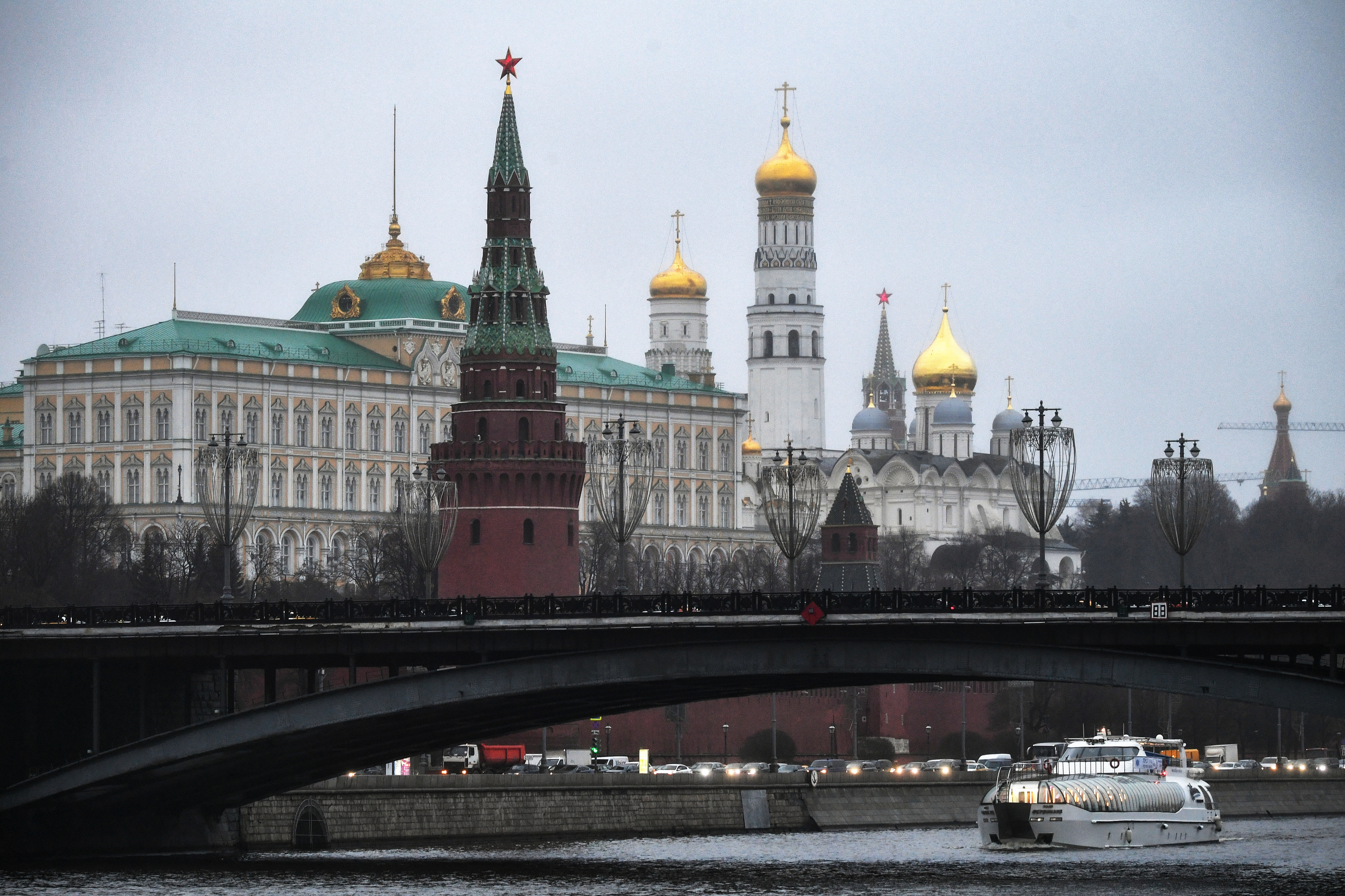 Кремль дзен. Кремль сообщил. В Кремле заявили Москва фото. Россия целиком.