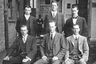 Слева направо: стоят Перси Корелл, Сесил Мадиган, Фрэнк Бикертон; сидят Альфред Ходжс, Дуглас Моусон и Мортон Мойес