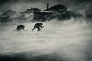 Передвижение во время бури. Австралийская антарктическая экспедиция, 1912