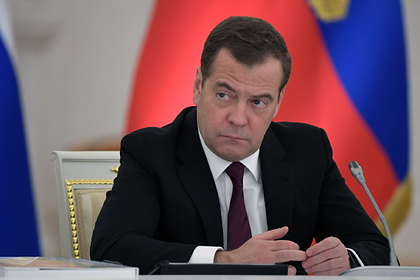 Медведев призвал ЕР объективно оценивать работу нового правительства