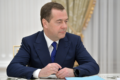 Стала известна зарплата Медведева на новой работе