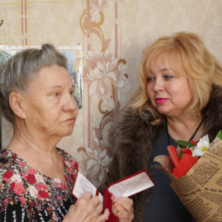 Мая Хужина (справа)