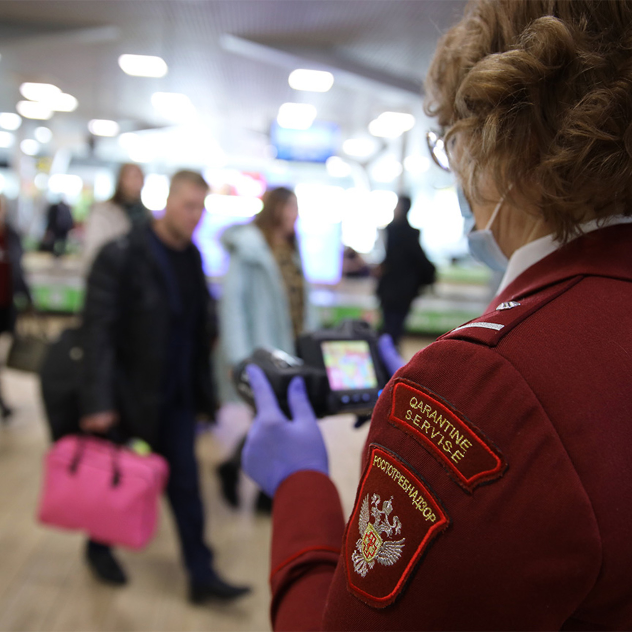 Дагестанцы в аэропорту. Санитарный контроль в аэропорту. Санитарно-карантинный контроль в пунктах пропуска. Карантинный контроль на границе. Роспотребнадзор на границе.