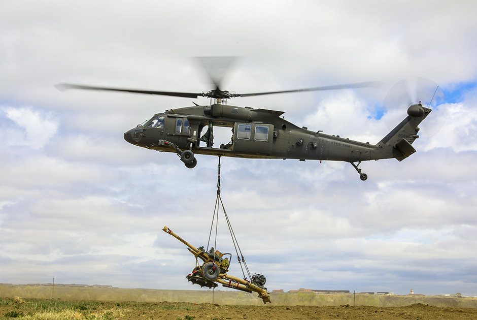 Вертолет UH-60 Black Hawk уже более сорока лет служит армии США, и, согласно заявлениям американских военных, в целом до сих пор их устраивает. За это время машины налетали более девяти миллионов часов, выполняя задачи в Гренаде, Панаме, Ираке, Сомали, на Балканах, в Афганистане и на Ближнем Востоке. Примерно 1200 подобных вертолетов имеются в более чем 30 странах-партнерах США. В ближайшие годы первые UH-60 Black Hawk на замену советским Ми-8 может получить Литва.