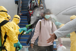 Россия вводит новые меры для борьбы с коронавирусом из Китая Его уже внесли в один список с чумой и сибирской язвой. Под наблюдением врачей — тысячи россиян