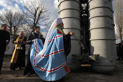 В РПЦ объяснили традицию освящать ядерное оружие