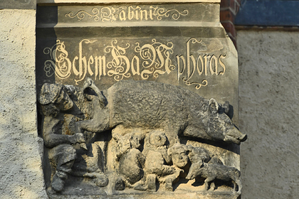 Немцы отказались убирать с церкви древнюю карикатуру на евреев