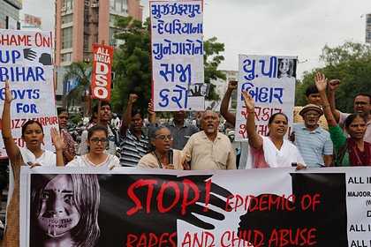 Десятилетнюю девочку в Индии закопали заживо после изнасилования