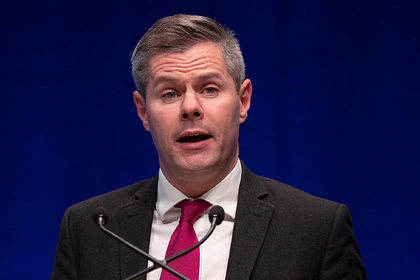 Шотландский министр потерял пост из-за переписки с 16-летним
