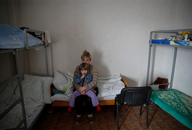 Женщина с ребенком, получившая приют в волонтерском центре