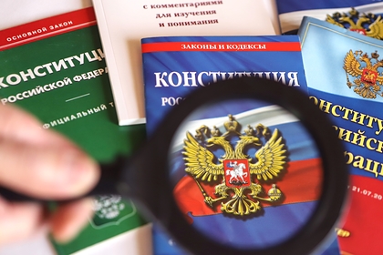 В Конституцию России предложили внести защиту русского языка