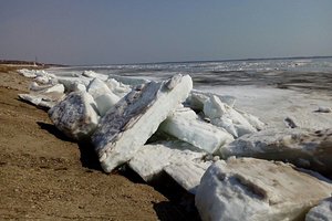 «Лед живой: гудит, пыхтит и ползет» Ледяное цунами: как россияне реагируют на него в разных уголках страны 
