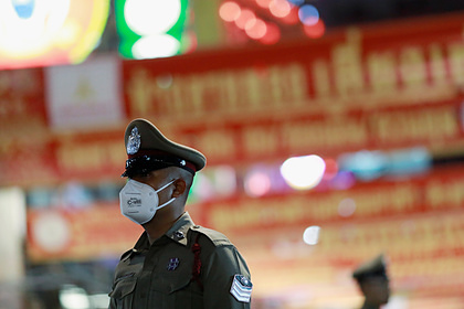Спецназ Таиланда вывел сотни людей из захваченного стрелком торгового центра