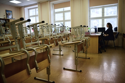 Российскую учительницу заподозрили в интимной связи с подростком