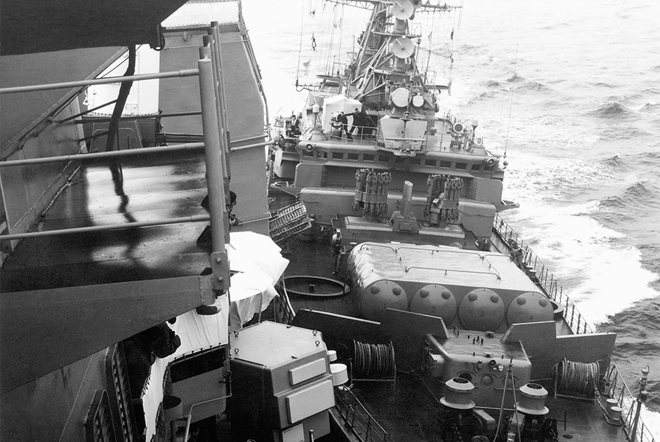 Навал СКР «Беззаветный» на крейсер «Йорктаун»