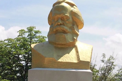 На Украине переименовали бюст Карла Маркса