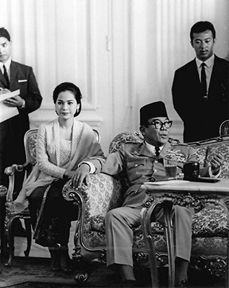 Президент Сукарно со своей женой Дэви
