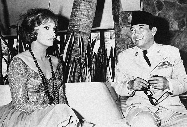 Сукарно и итальянская звезда Джина Лоллобриджида в Мексике, 1960 год