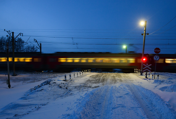 Электропоезд на Транссибирской железнодорожной магистрали в Новосибирской области