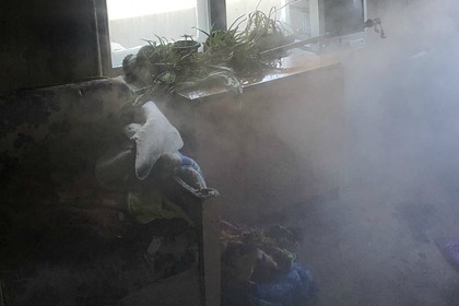 Трое российских детей оказались заперты за железной дверью во время пожара