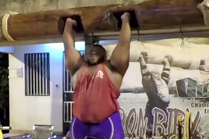 Африканец хотел похудеть и стал одним из самых сильных мужчин в мире