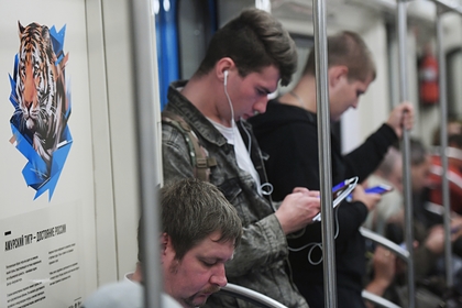 Россиянам захотели запретить слушать музыку без наушников в транспорте