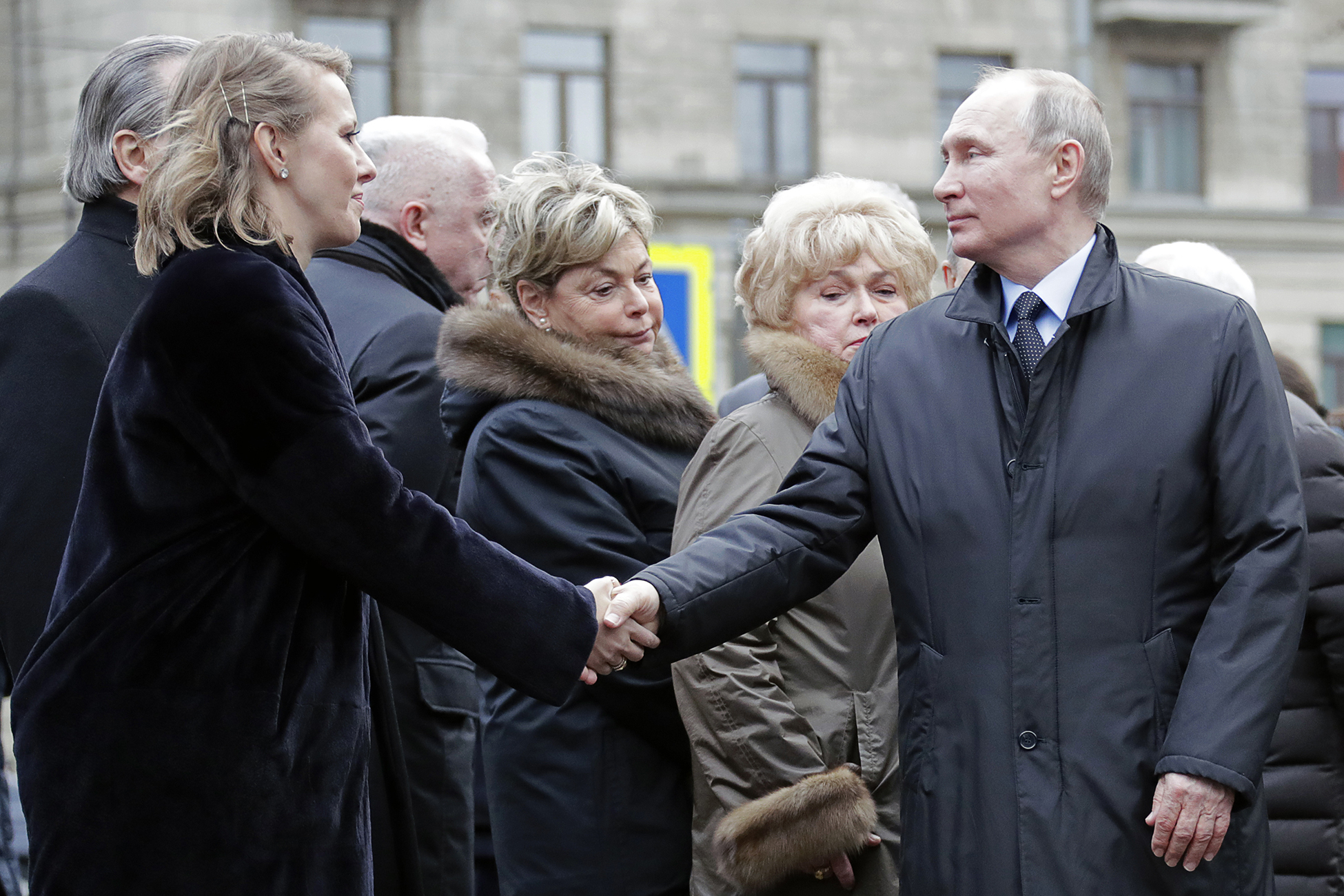 Путин и Собчак пожали руки ТВ и радио Интернет и СМИ