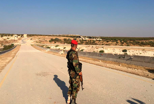 Сирийский солдат на трассе М5