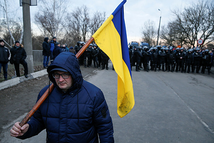 Половина украинцев заявила о движении страны в неправильную сторону