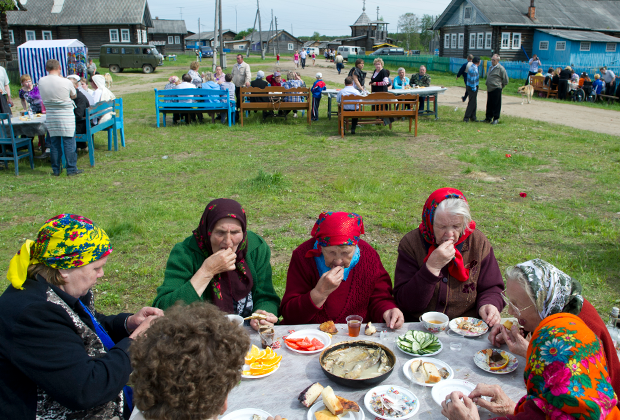 Жители деревни Кривой Наволок Республики Коми на праздновании Дня села. 2012 год