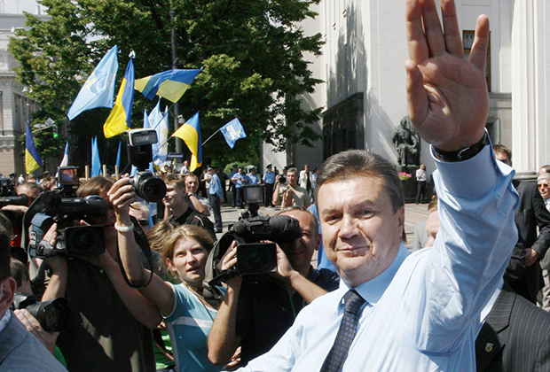 Виктор Янукович, тогда лидер Партии регионов, на встрече со сторонниками. Киев, 2006 год