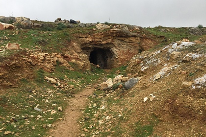 Российские военные обнаружили пещеру протурецких боевиков в Идлибе