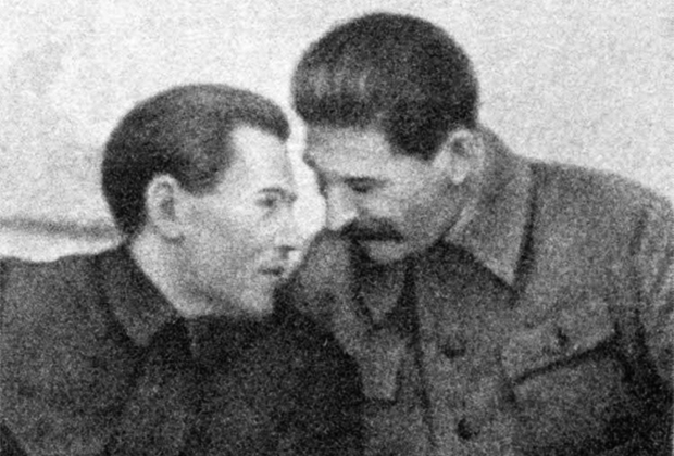 Сталин и Ежов, двадцатая годовщина основания ВЧК, Москва, 20 декабря 1937 г.