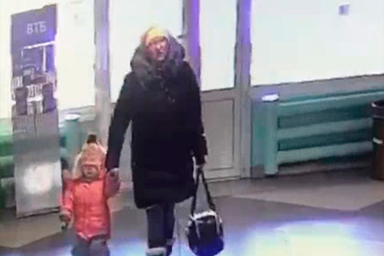 Россиянка принесла младенца в сумке в медицинский центр и оставила в туалете