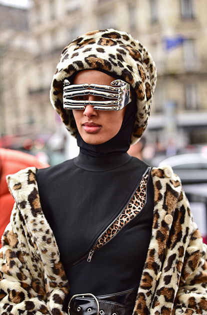 Леопардовый принт, искусственный мех и панама — любой модник уже с закрытыми глазами может нацепить на себя самые трендовые вещи года.
