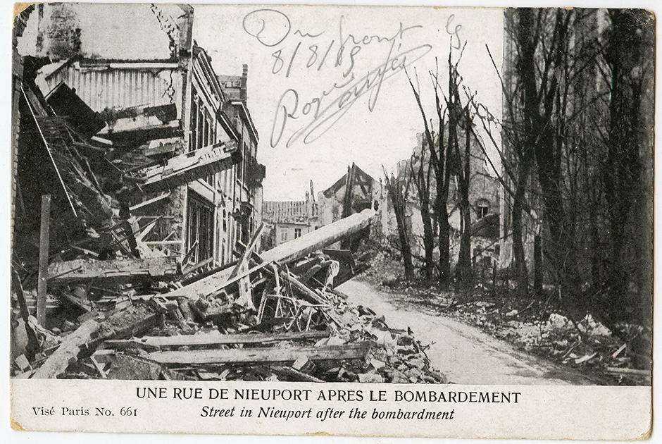 Улица английского Ньюпорта после налета германских цеппелинов. Французская открытка 1916 года