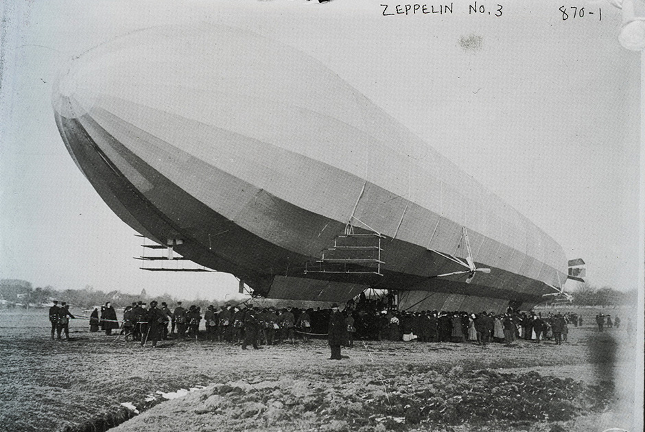 На германской открытке 1907 года еще целый LZ-3 на берегу Боденского озера. В сентябре того года он продержался в воздухе целых восемь часов 