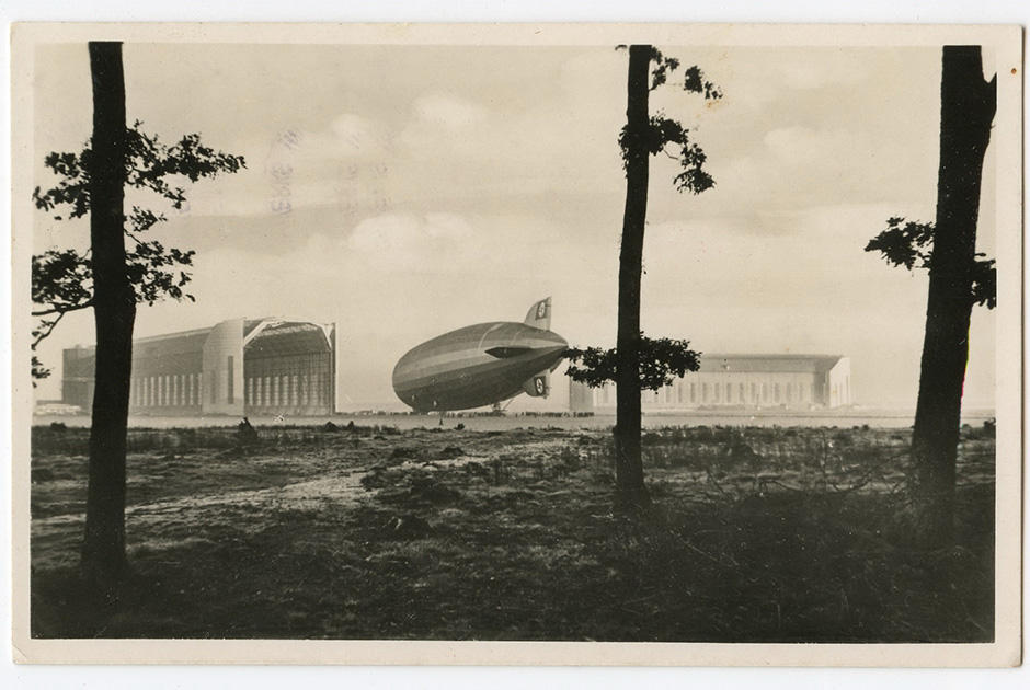 Гражданский цеппелин Graf Zeppelin (LZ-127) государственного предприятия Deutsche Zeppelin Reederei. Немецкая открытка 1939 года  