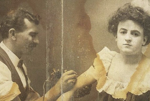 Гус делает татуировку Мод, 1910-е годы