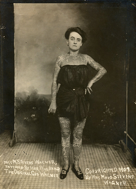 Мод Вагнер с татуировками, сделанными ее мужем, 1918 год