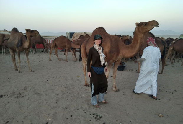 Иностранная туристка в гостях у бедуинов провинции Мекка