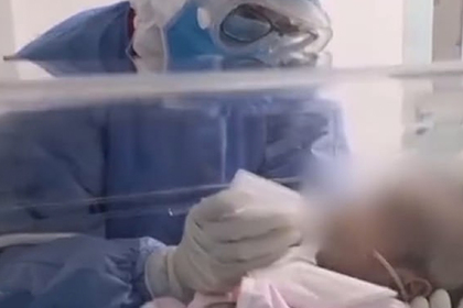 Китайские врачи вылечили самого маленького пациента с коронавирусом