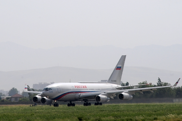 Самолет президента России в аэропорту Душанбе