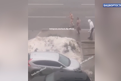 Россиянка в одних трусах попыталась поймать такси
