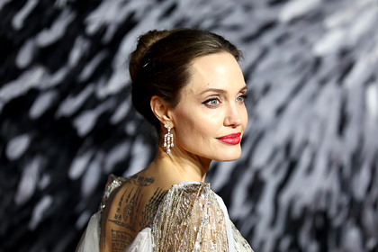 Анджелина Джоли рассказала об операциях у двух дочерей