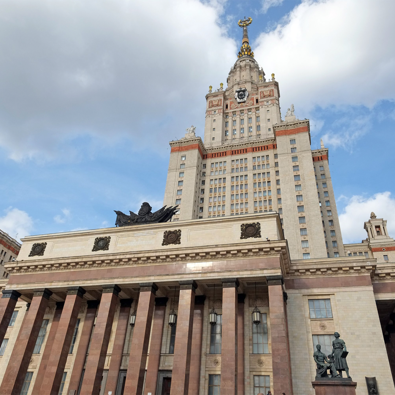 Самый крутой университет в России. Какие есть факультеты в МГУ В Азербайджане.