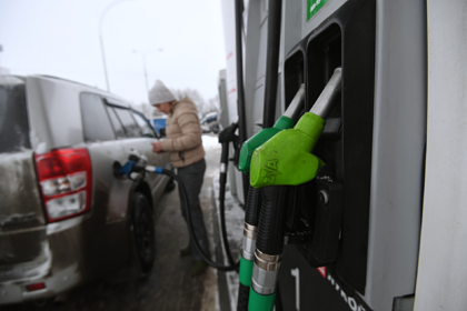 Власти России пообещали не снижать цены на бензин